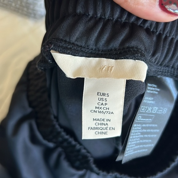 H&M Pull On Black Cargo Track Pants - Picture 9 of 10